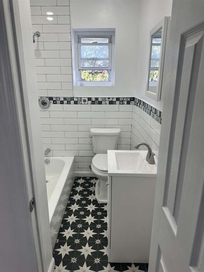 Building Photo - 340 2ND St