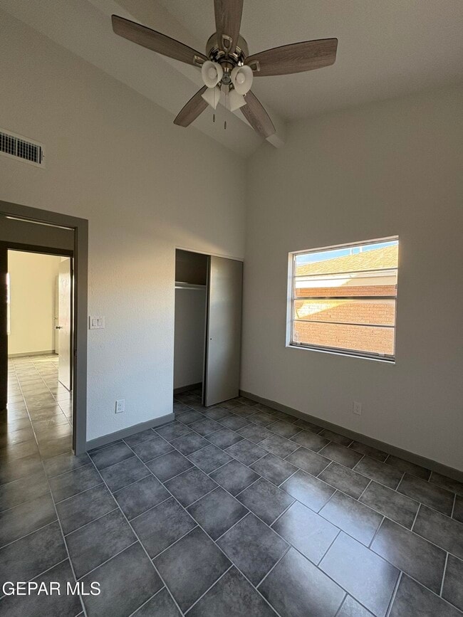 Building Photo - 11415 Sundrop Ct