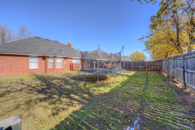 Building Photo - 5700 SE 87th St