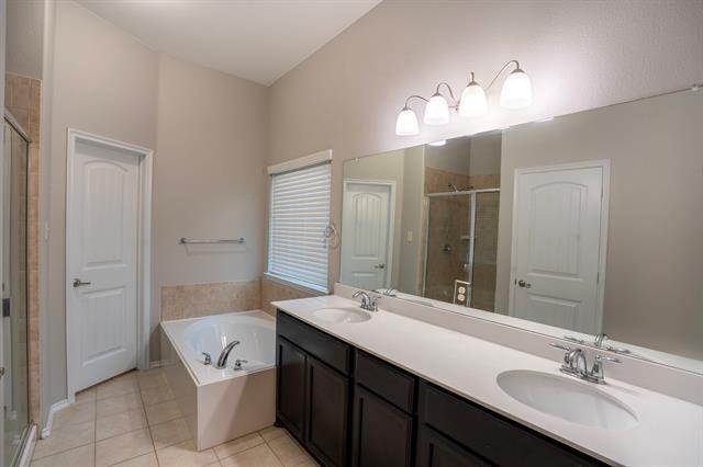 Building Photo - 1605 Lake Pine Dr