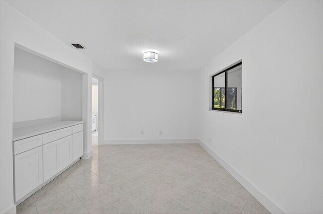 Building Photo - 29 Fawlkland Cir