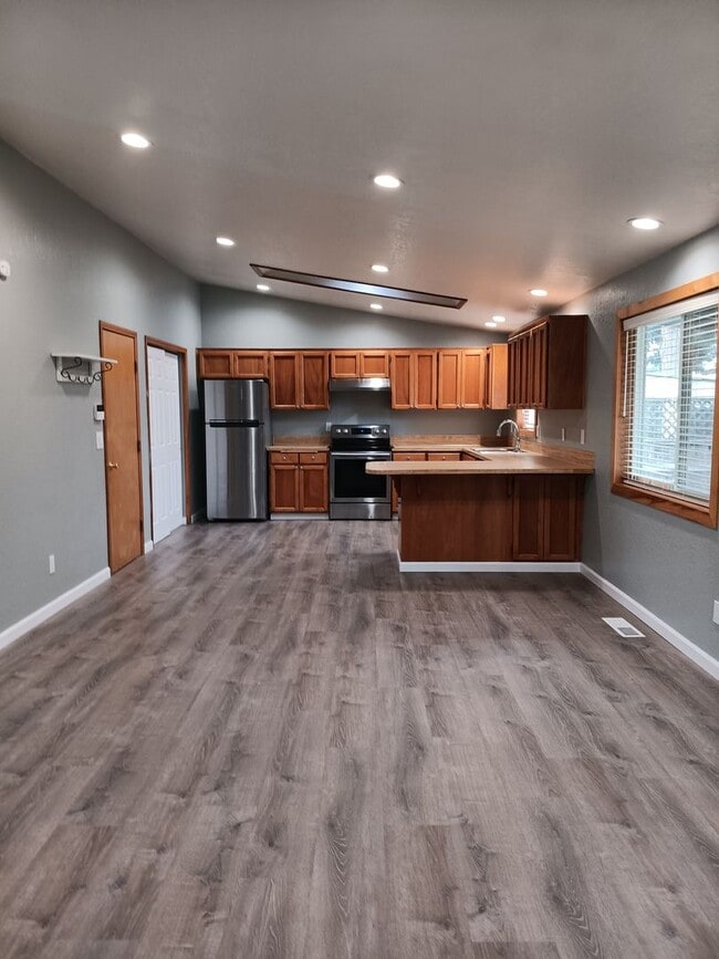 Building Photo - This Gem Of A House is Ready For You!