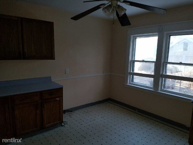 Building Photo - 4 br, 1 bath House - 460 MINNESOTA