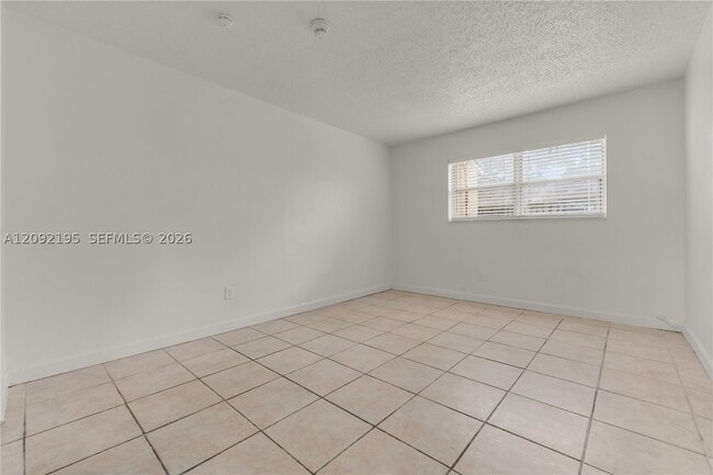 Building Photo - 6318 SW 25th St