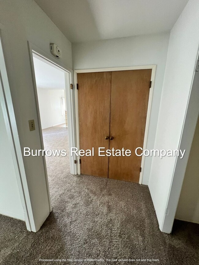Building Photo - Midtown Ventura - One bedroom, one bath up...