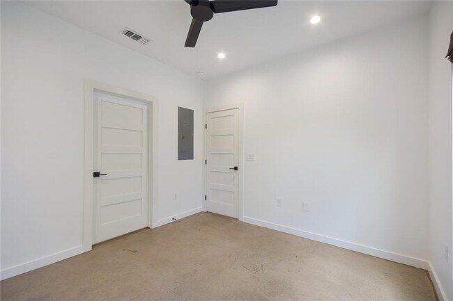 Building Photo - 4310 Jinx Ave