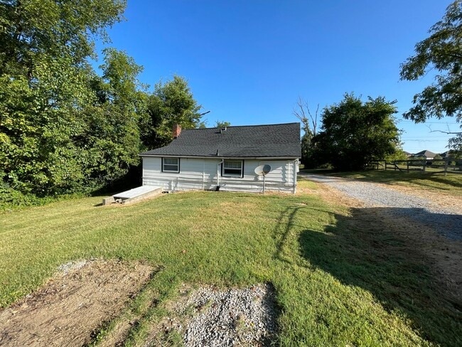 Building Photo - Great Location Private Setting Home For Rent