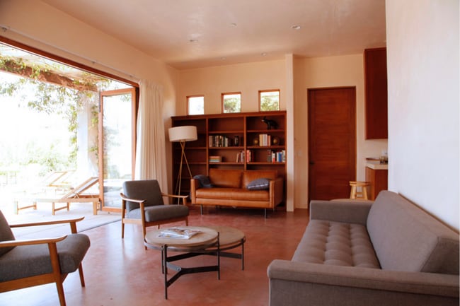Building Photo - Hilltop oasis