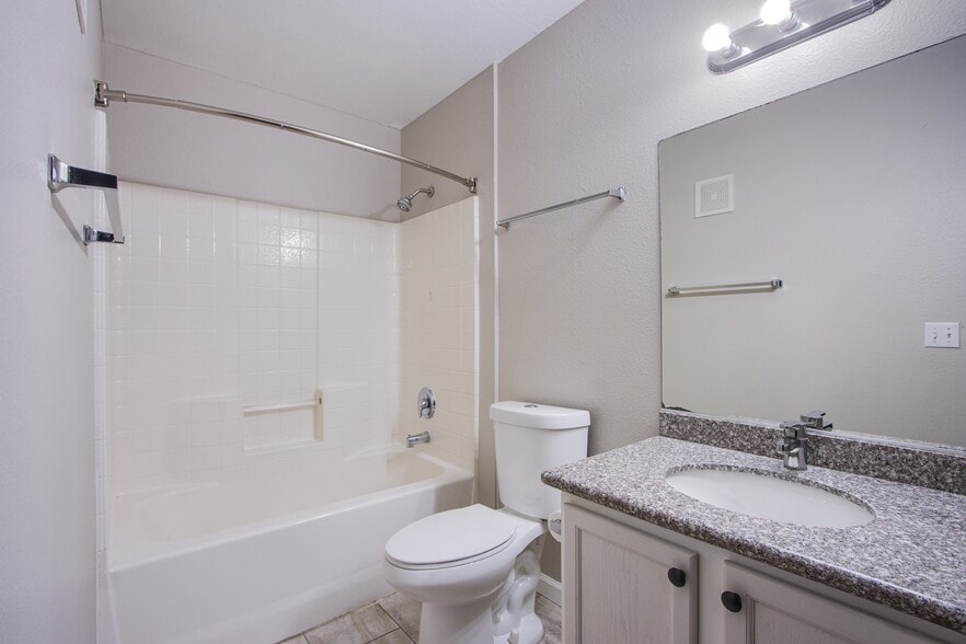 Tub/Shower in both bathrooms - 3054 Tarpon Dr
