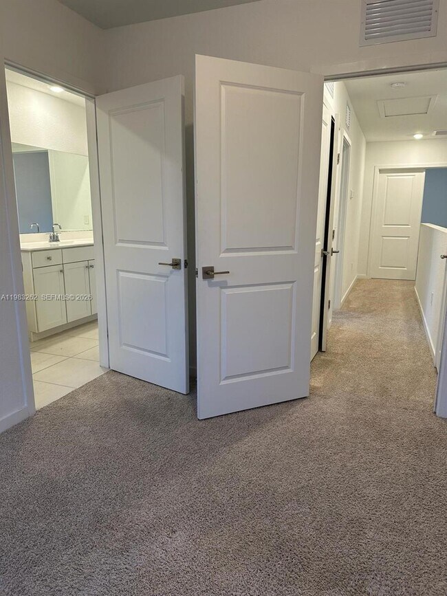 Building Photo - 200 SE 5th Ct