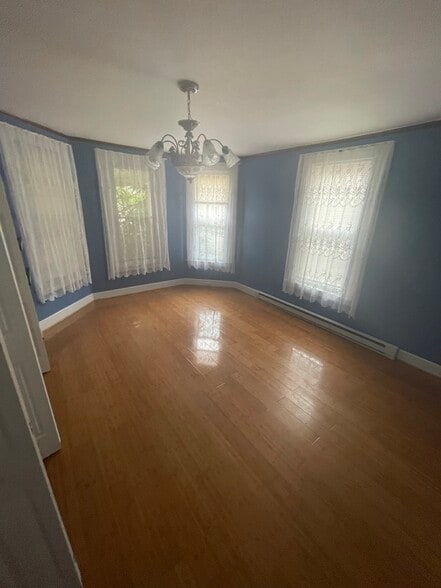 1st BR - 59 Taylor St