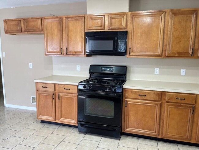 Building Photo - 25119 Clover Ranch Dr