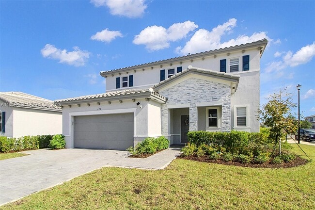 Building Photo - 879 SE 26th Ter