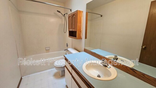 Building Photo - 12220 Ravena Pl NW