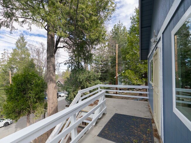 Building Photo - 26425 Lake Forest Dr