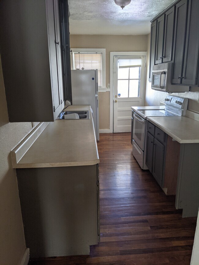 Building Photo - 2227 N Grand Ave