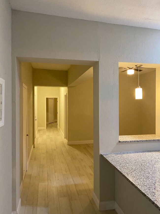 Building Photo - CHARMING 2 BEDROOM 1 BATH APARTMENT HOME - $500 OFF FIRST MONTH RENT!