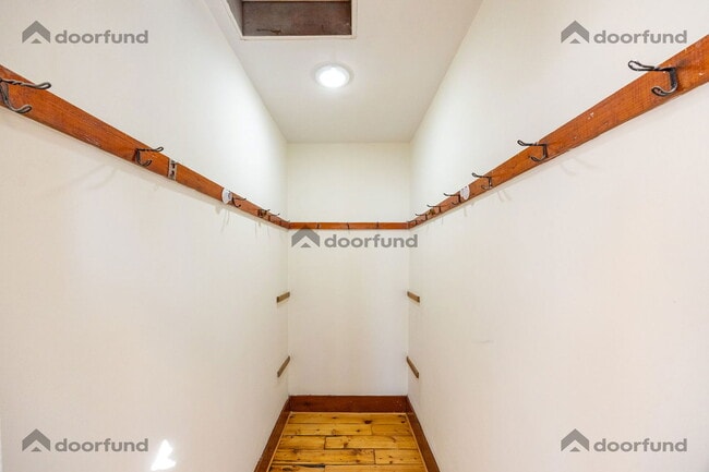 Building Photo - 12 Page St