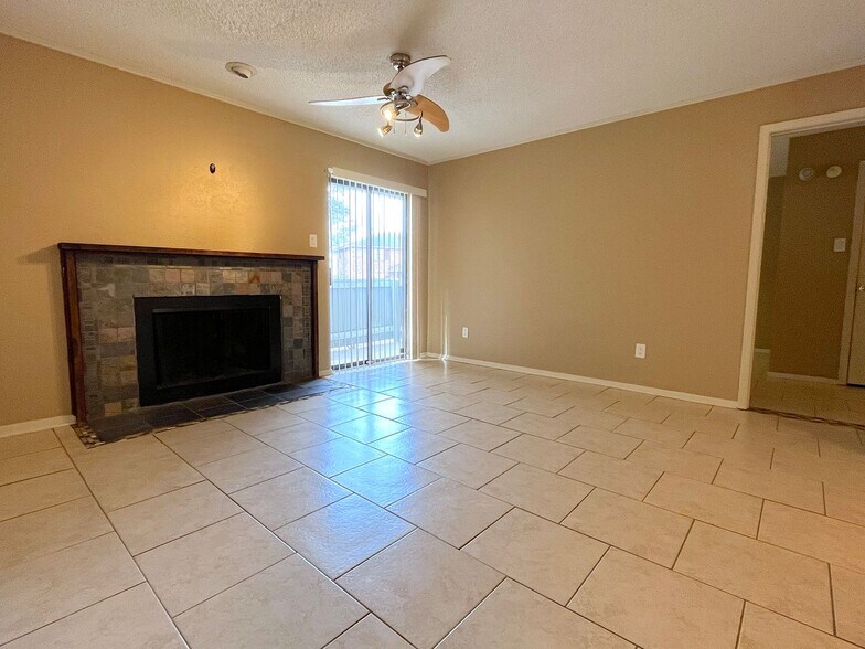 Building Photo - SUBLEASE AVAILABLE JULY  Spacious One Bedroom Condo Close to Campus On the Bus Route