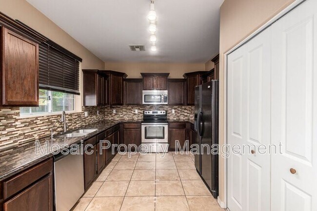 Building Photo - 7510 S 27th Way