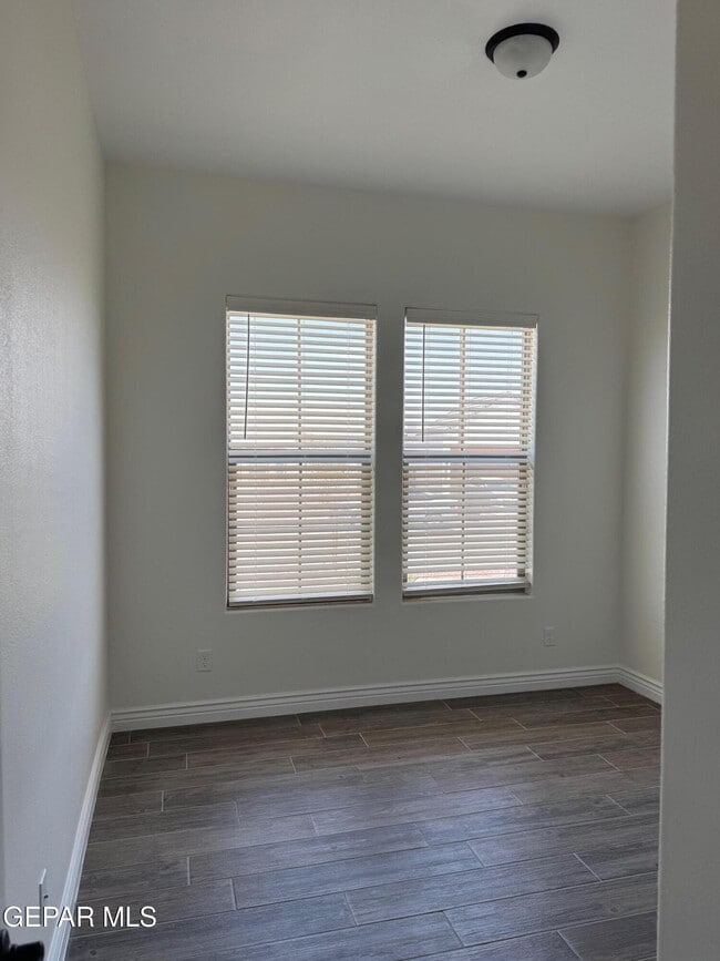 Building Photo - 229 Farnborough St