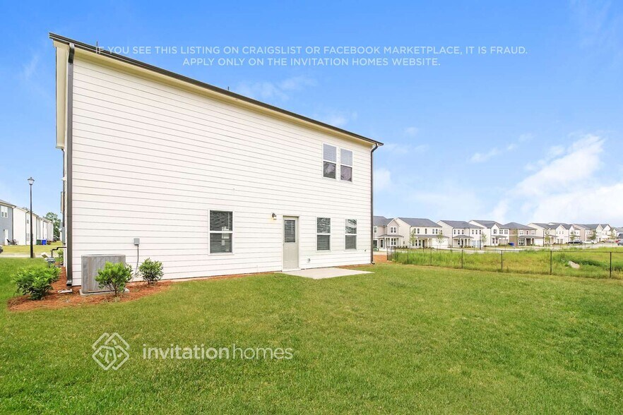 Building Photo - 2084 Boxwood Cir