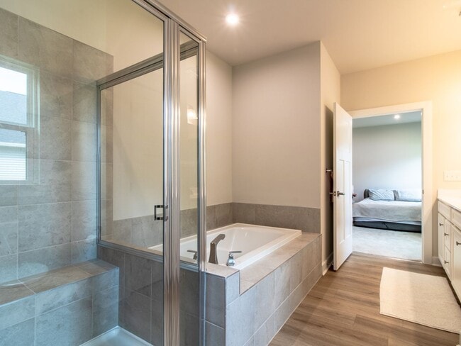 Building Photo - WINTER RENTAL - 3 BED 2.5 BATH SINGLE FAMI...