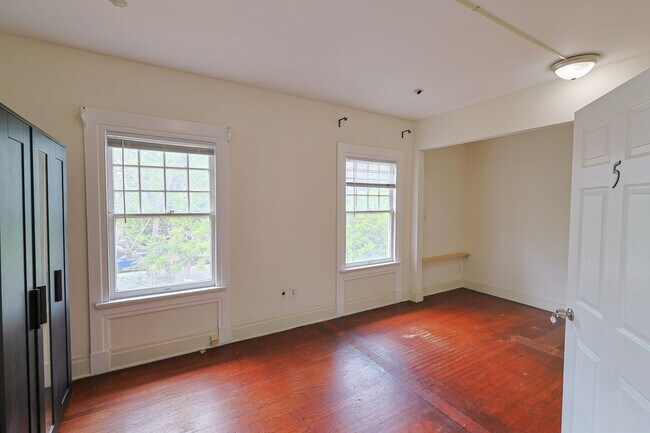 Building Photo - The Carina Victorian Home near the Row!