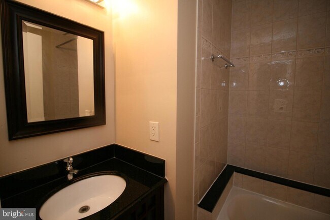 Building Photo - 512 Suffield Dr