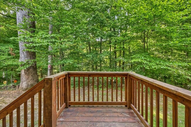 Building Photo - 135 Country Ln