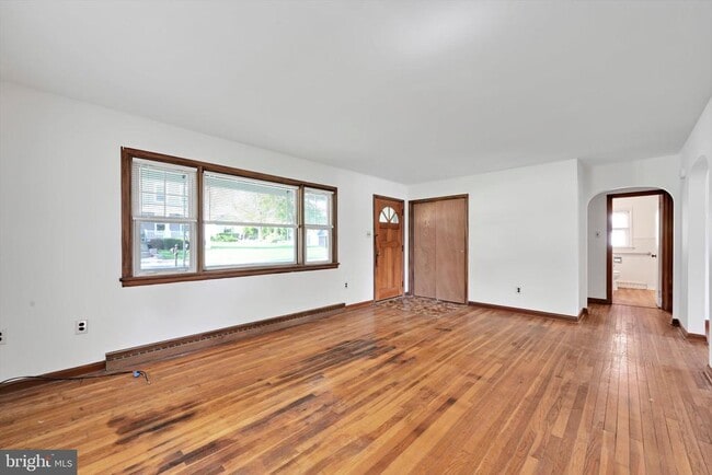 Building Photo - 27 Roselle Ave