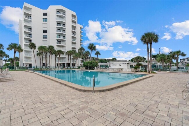 Building Photo - 1000 Longboat Club Rd