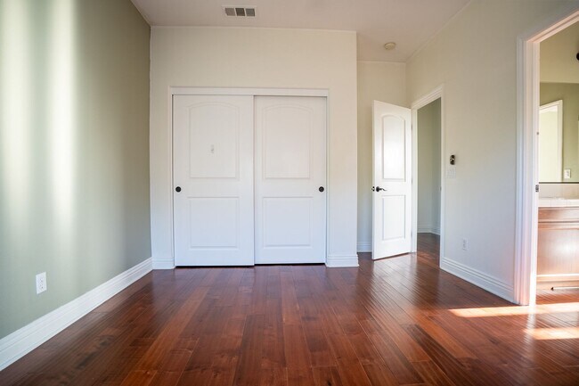 Building Photo - Exceptional estate Located In the highly desirable College Park Community.