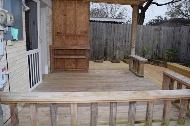 Building Photo - 1505 Silverpines Rd