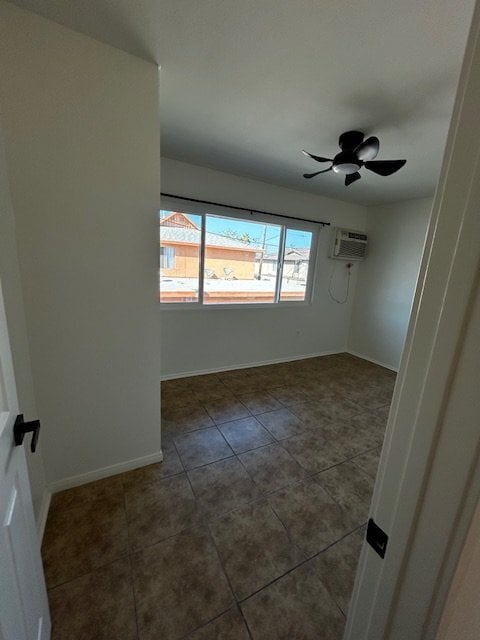 Building Photo - 1521 E Canfield Ln
