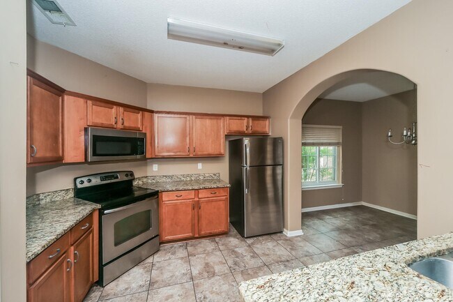 Building Photo - 10085 Woodland Hills Dr