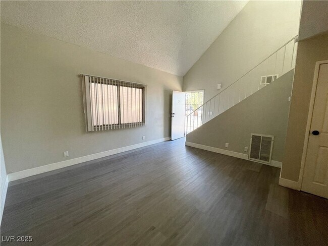 Building Photo - 5187 Garden Ln