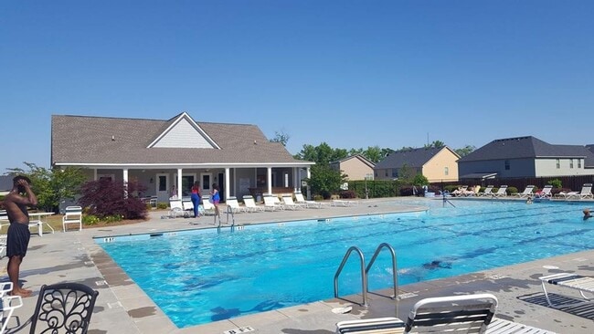 Building Photo - Beautiful End Unit Townhouse