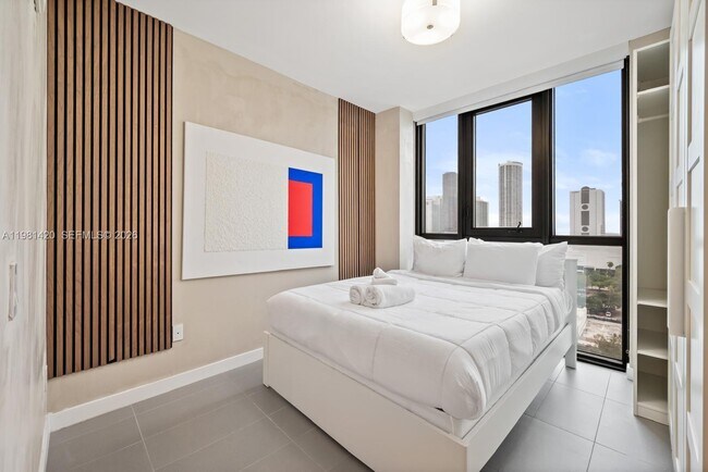 Building Photo - 1600 NE 1st Ave