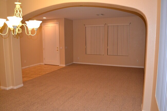 Building Photo - 684 Blue Crystal Creek Rd
