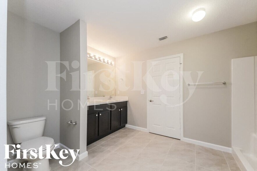 Building Photo - 797 SW Hillsboro Cir