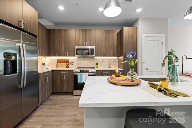 Building Photo - 110 Razades Wy