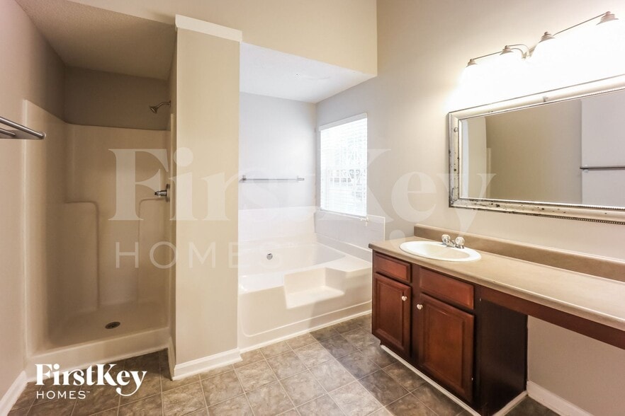 Building Photo - 6255 Lamp Post Pl