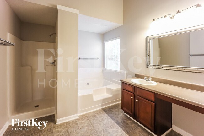 Building Photo - 6255 Lamp Post Pl