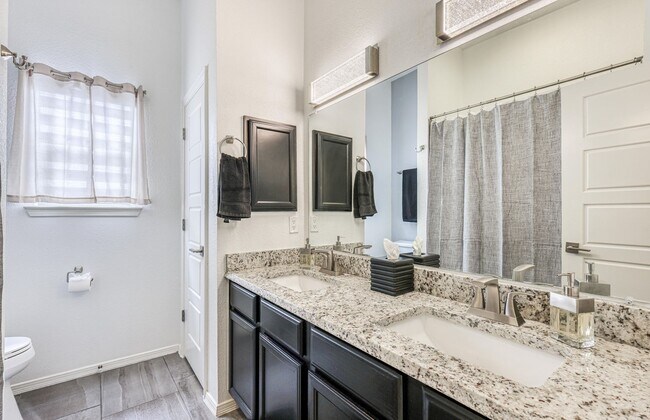 Building Photo - We have a beautiful home fully furnished with 4 bedroom-2 baths