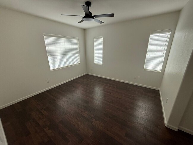 Building Photo - Hayward Condo 3 Bed/2.5 Bath Updated kitch...
