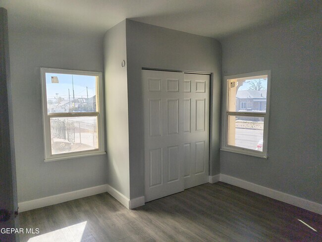 Building Photo - 714 N San Marcial St