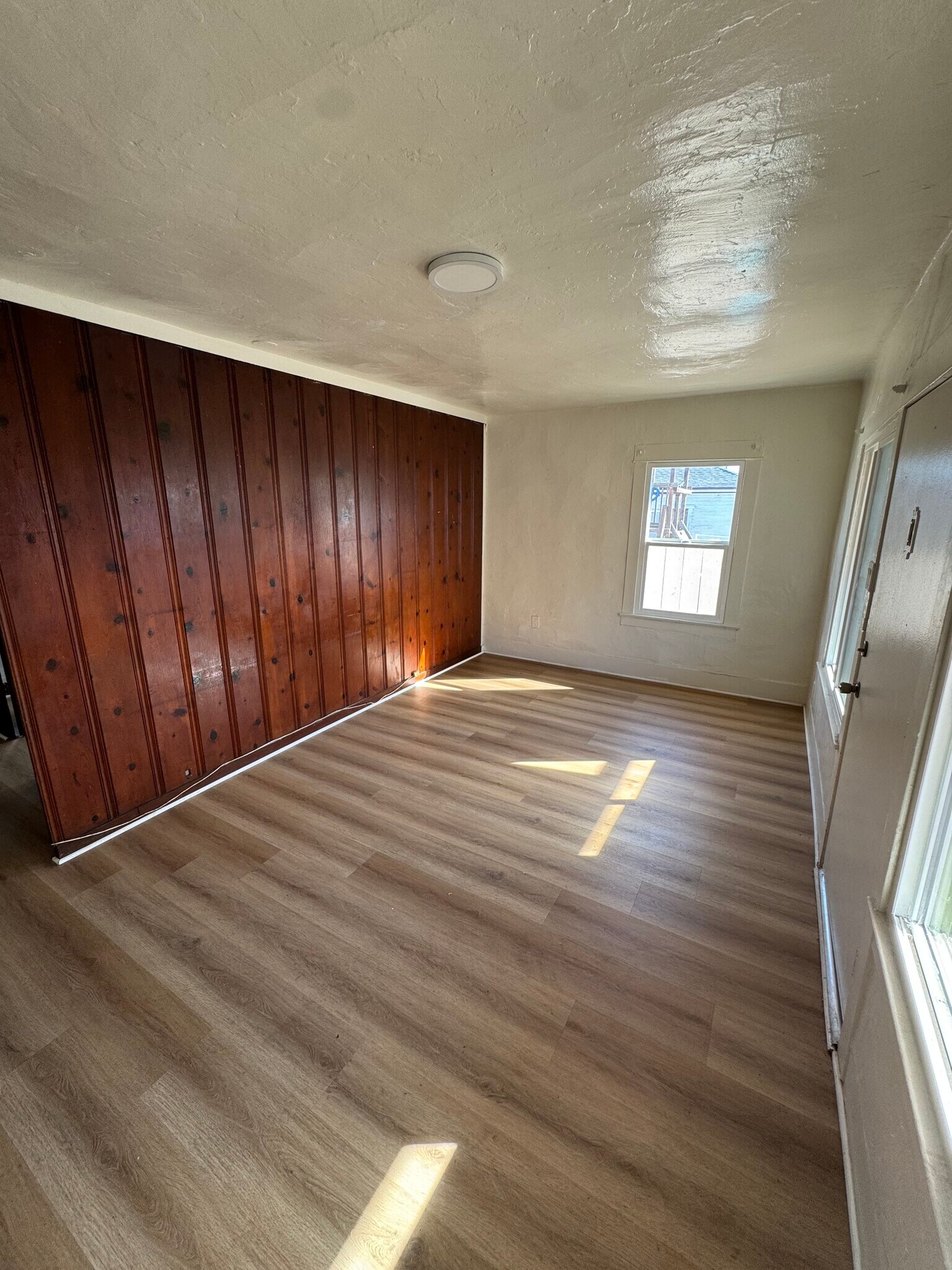 Living room - 5438 7th Ave