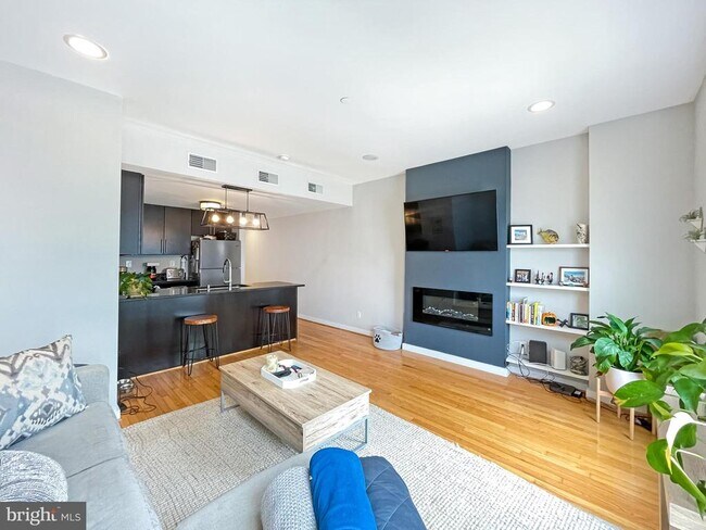 Building Photo - 1367 Florida Ave NE