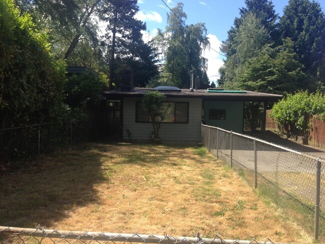 Primary Photo - Charming 3 Bedroom/1 bath house in Wedgwoo...